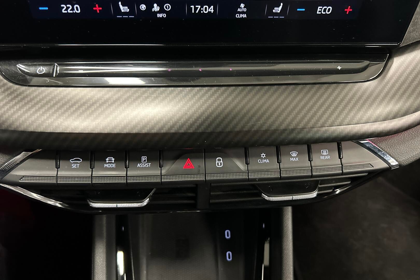 SKODA Octavia iso kuva 18