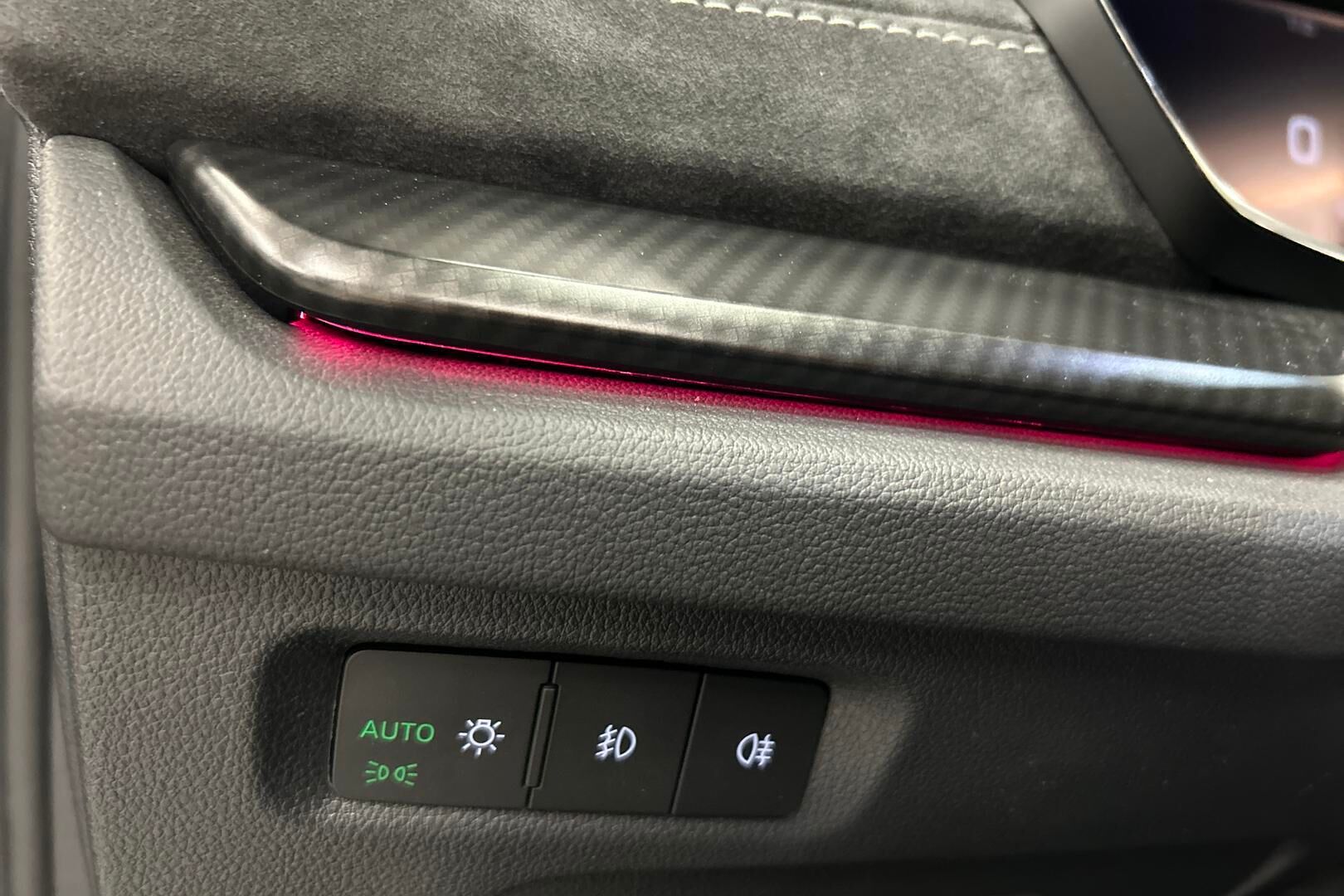 SKODA Octavia iso kuva 24