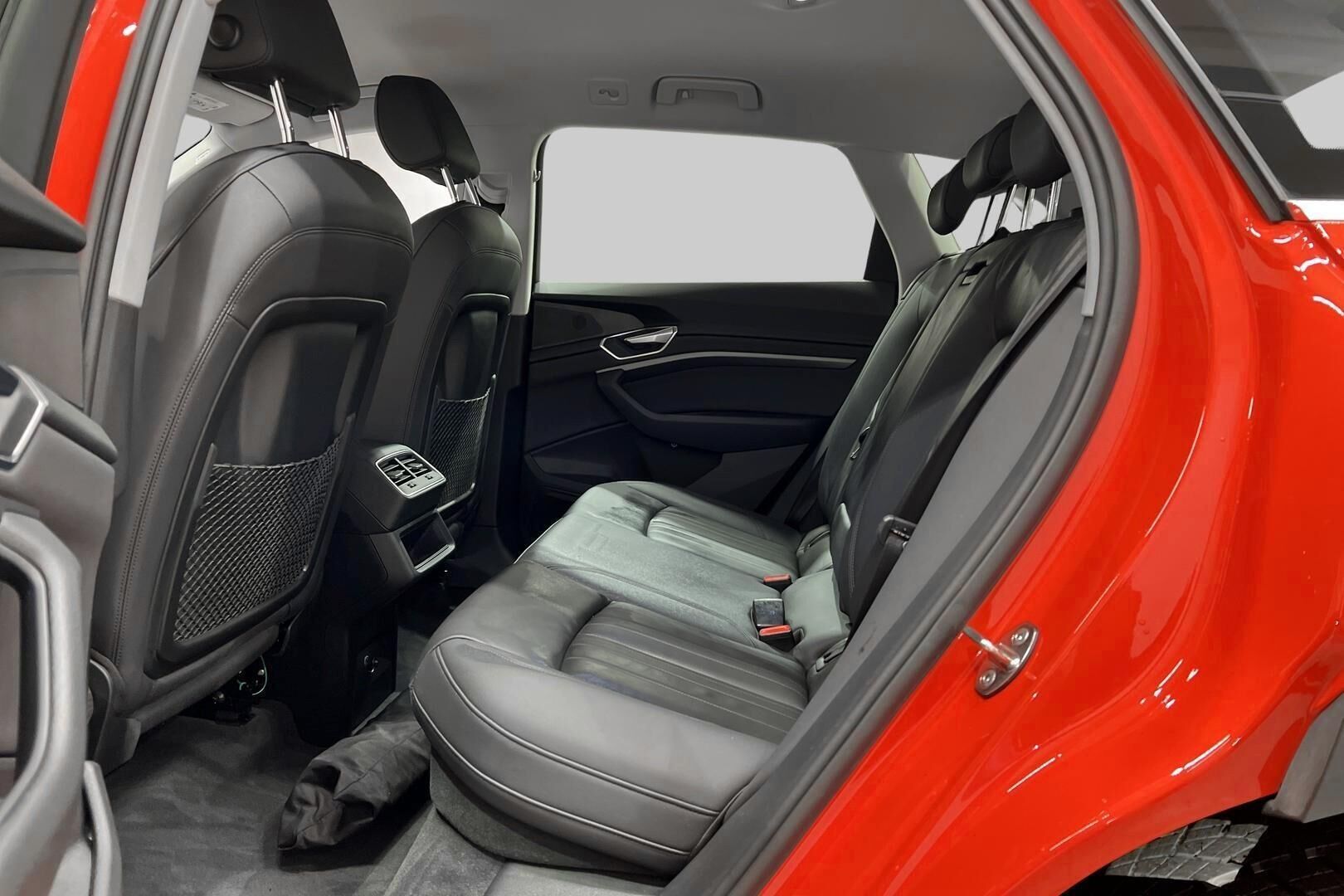 AUDI E-TRON iso kuva 10