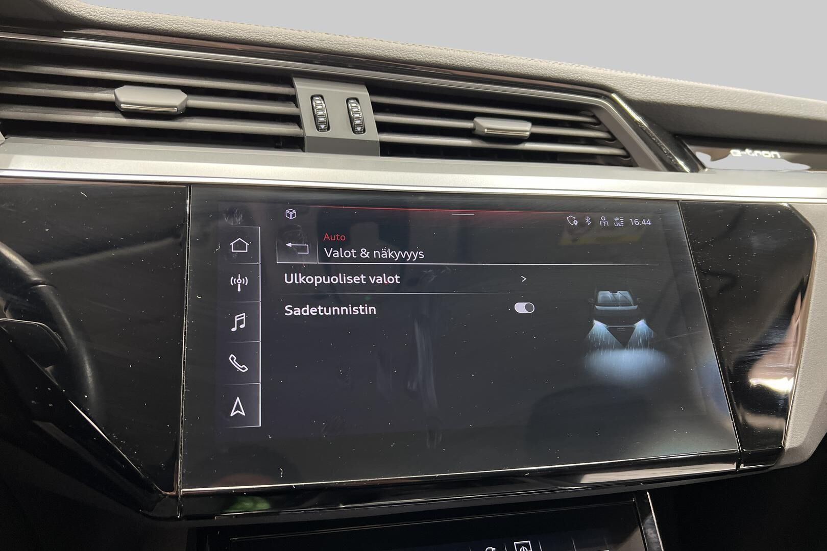 AUDI E-TRON iso kuva 20