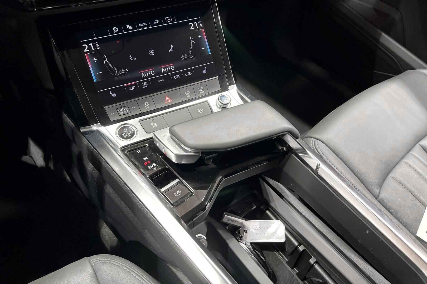 AUDI E-TRON iso kuva 22
