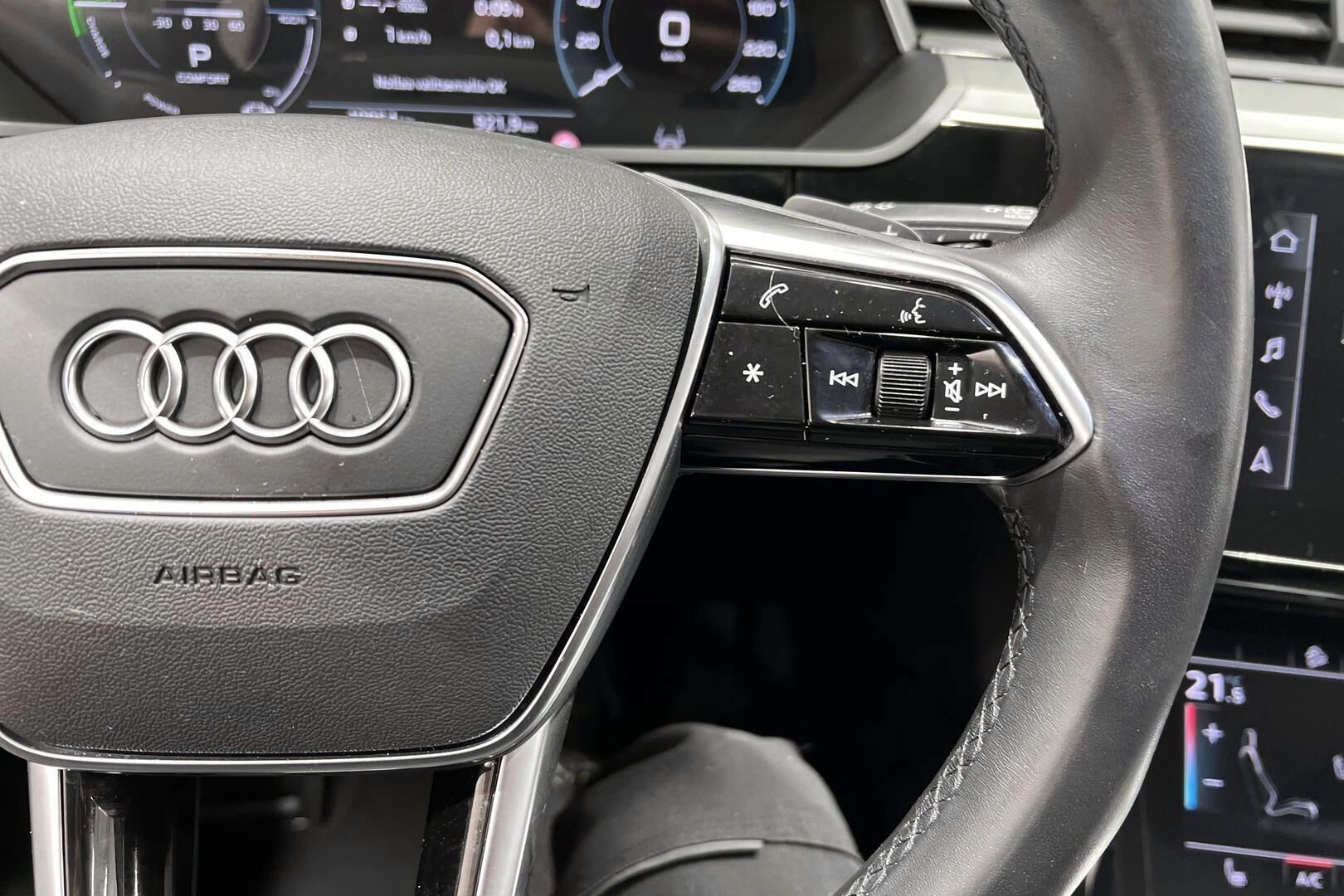 AUDI E-TRON iso kuva 25