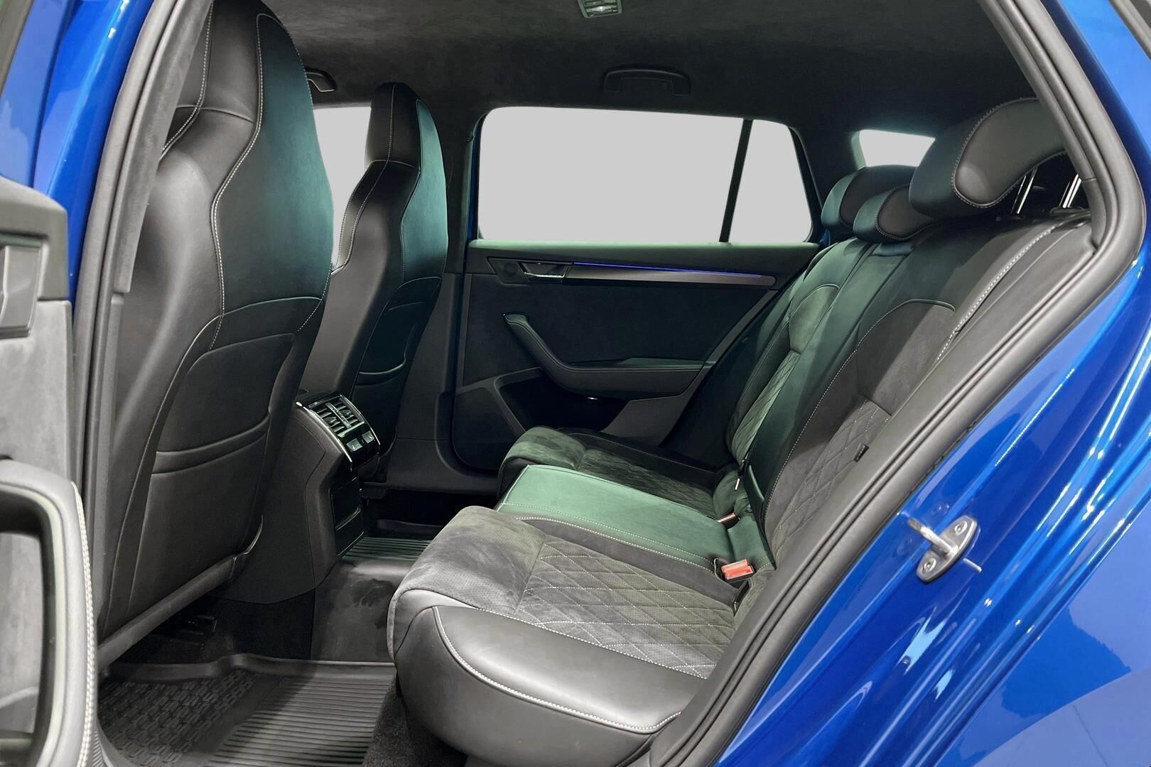 SKODA SUPERB iso kuva 10