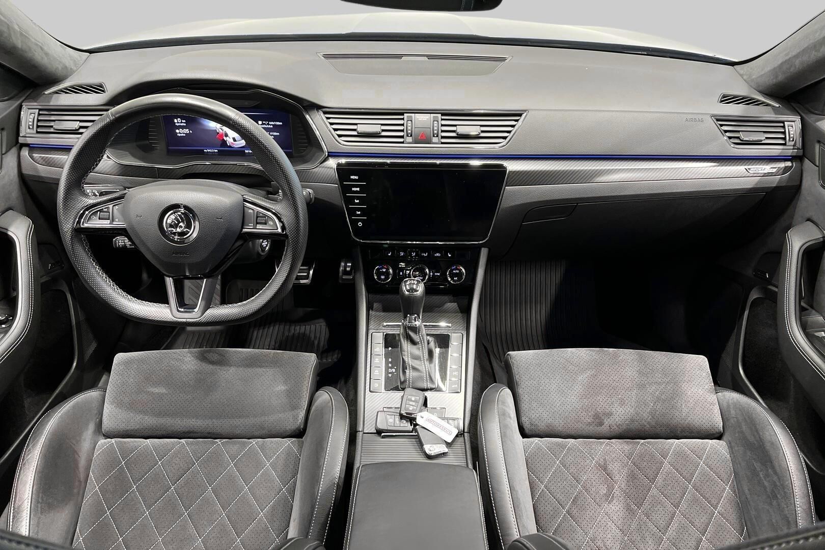SKODA SUPERB iso kuva 7