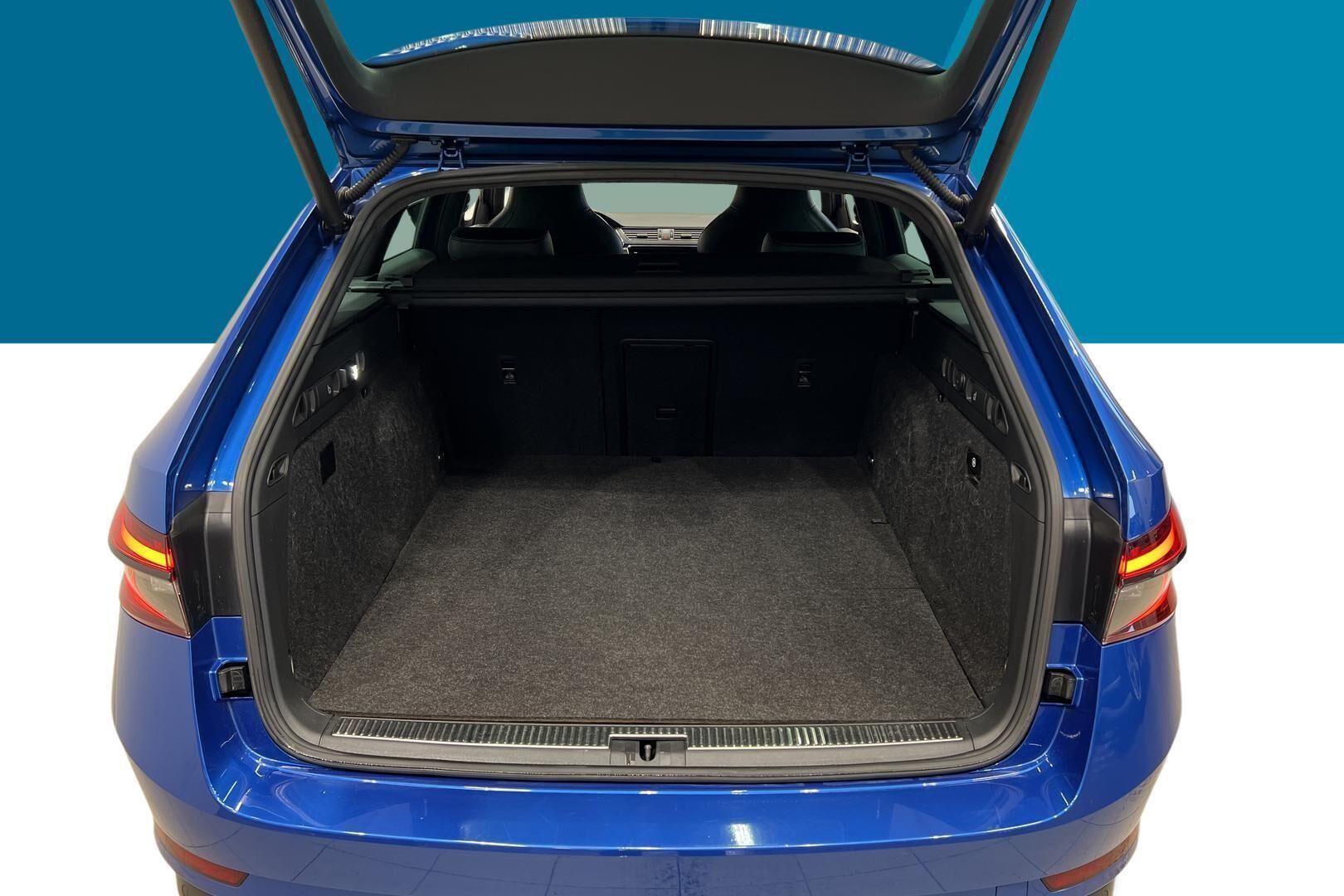 SKODA SUPERB iso kuva 8