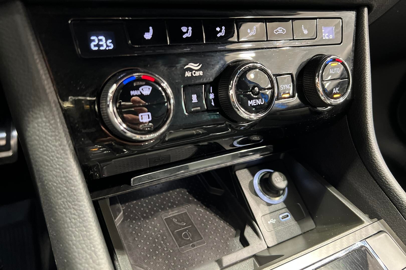 SKODA SUPERB iso kuva 18