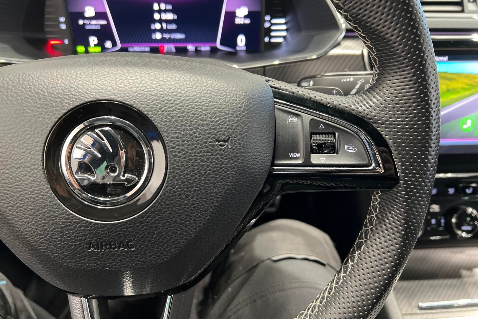 SKODA SUPERB iso kuva 22