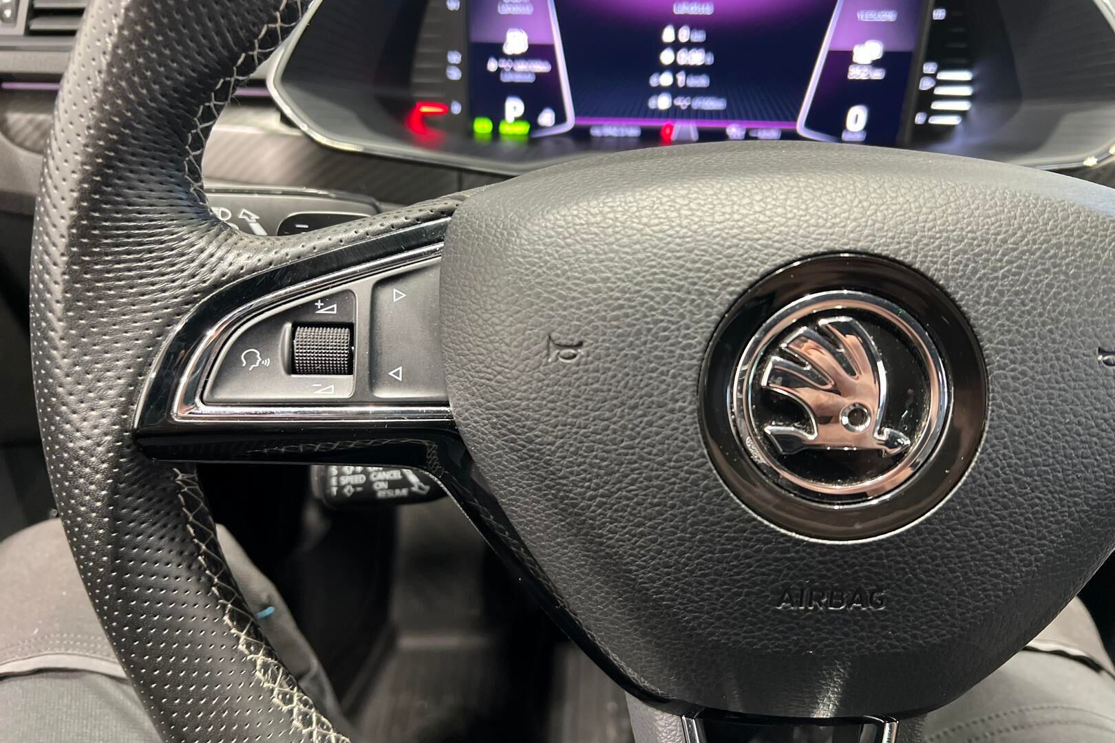 SKODA SUPERB iso kuva 28