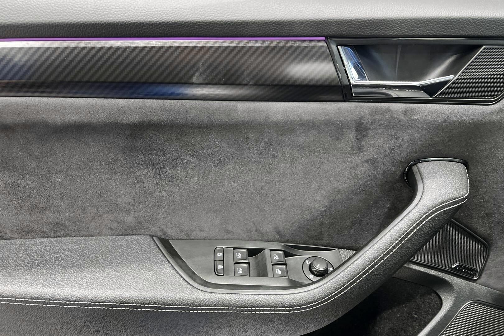 SKODA SUPERB iso kuva 32