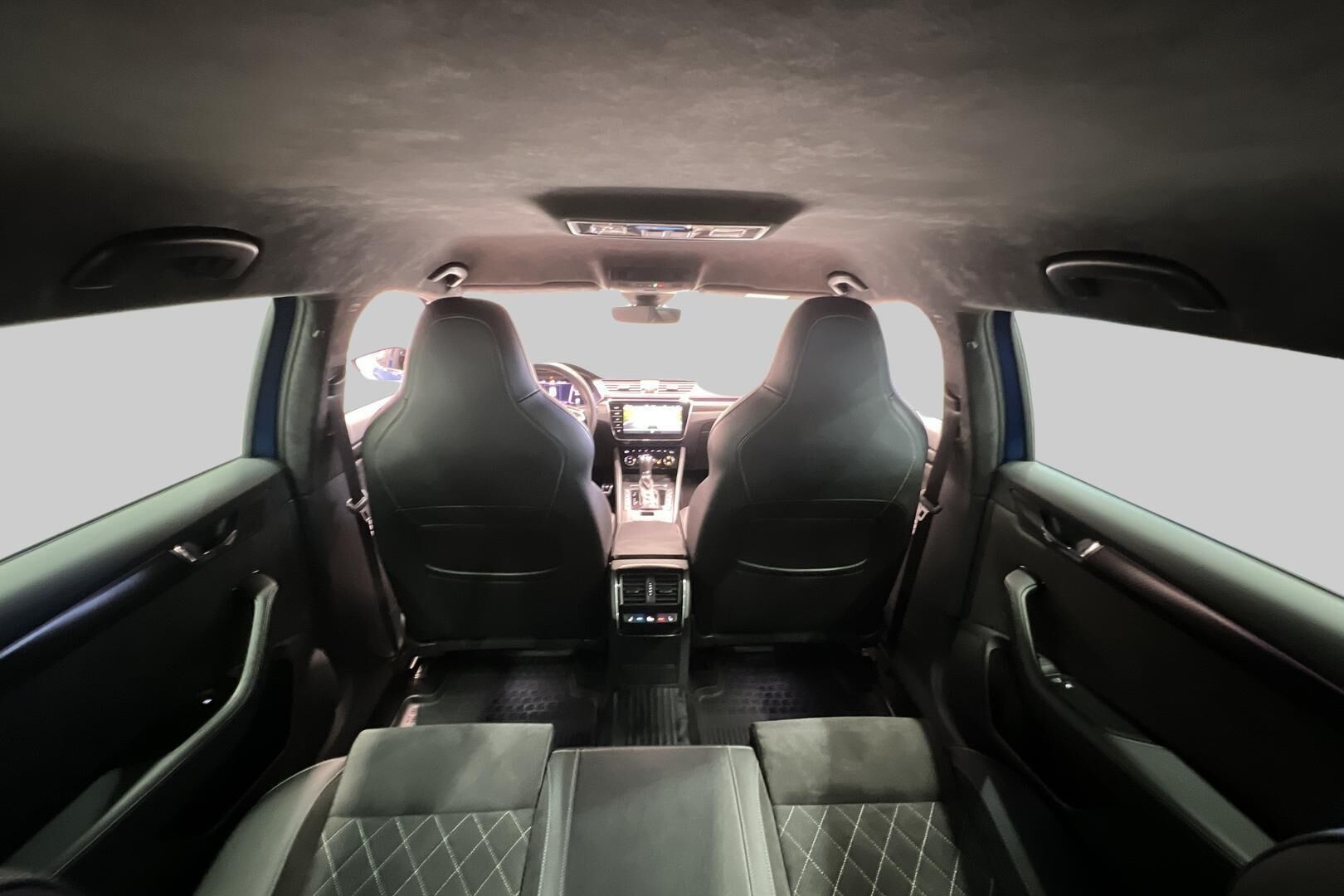 SKODA SUPERB iso kuva 38