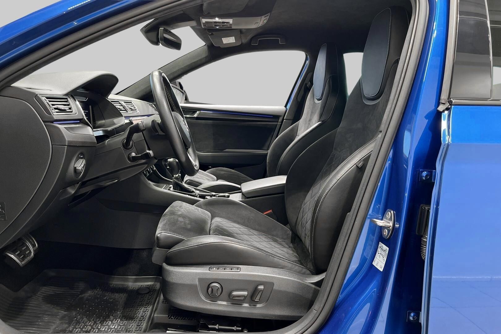 SKODA SUPERB iso kuva 6