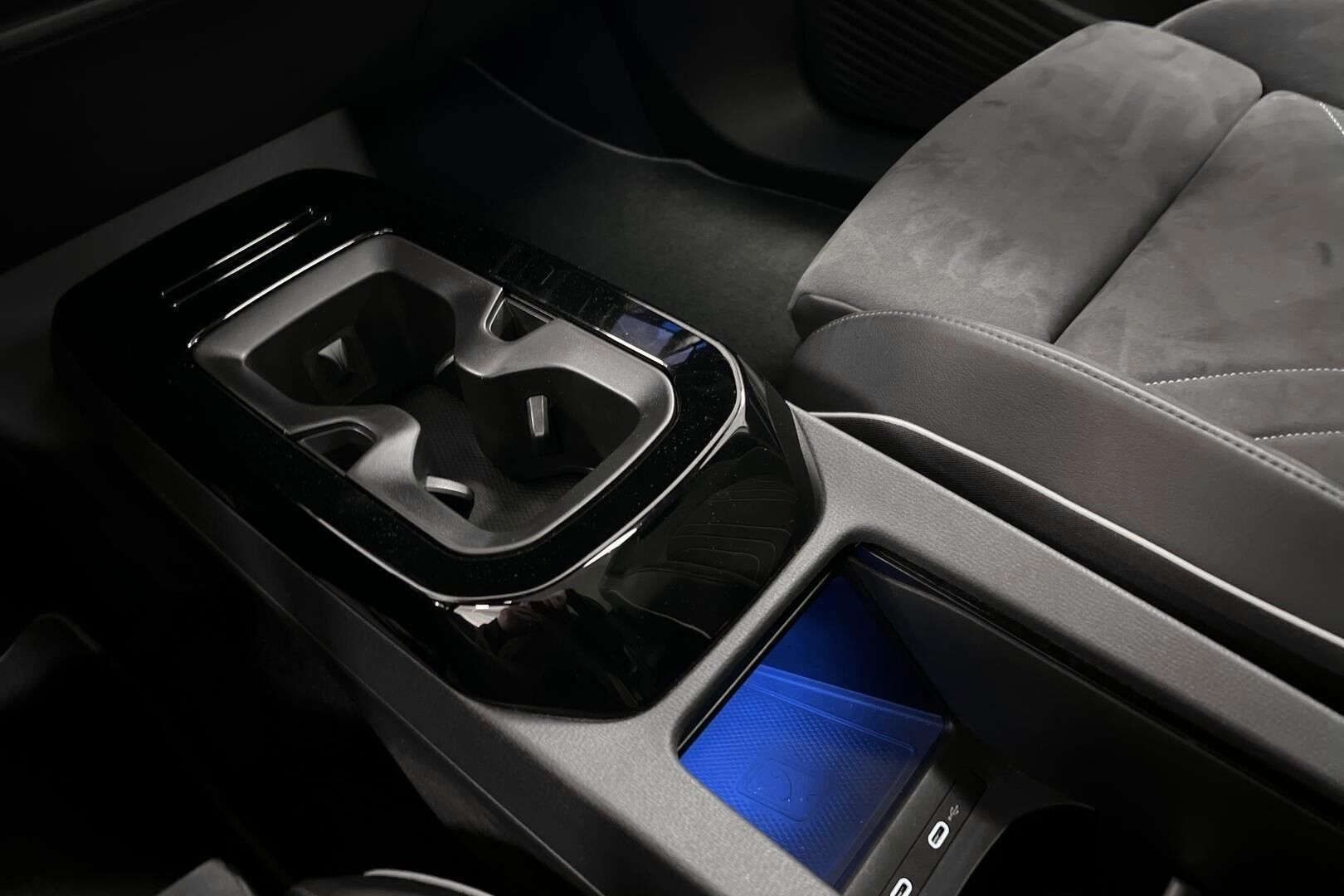 VOLKSWAGEN ID.4 iso kuva 10