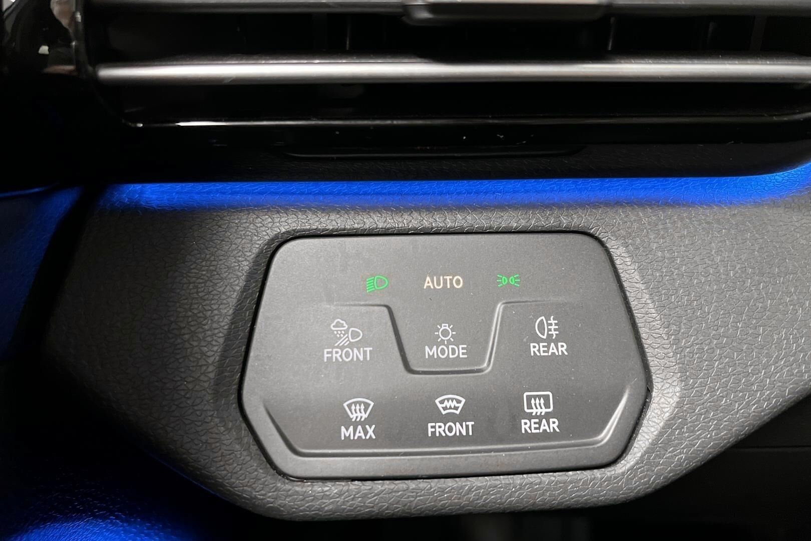 VOLKSWAGEN ID.4 iso kuva 13