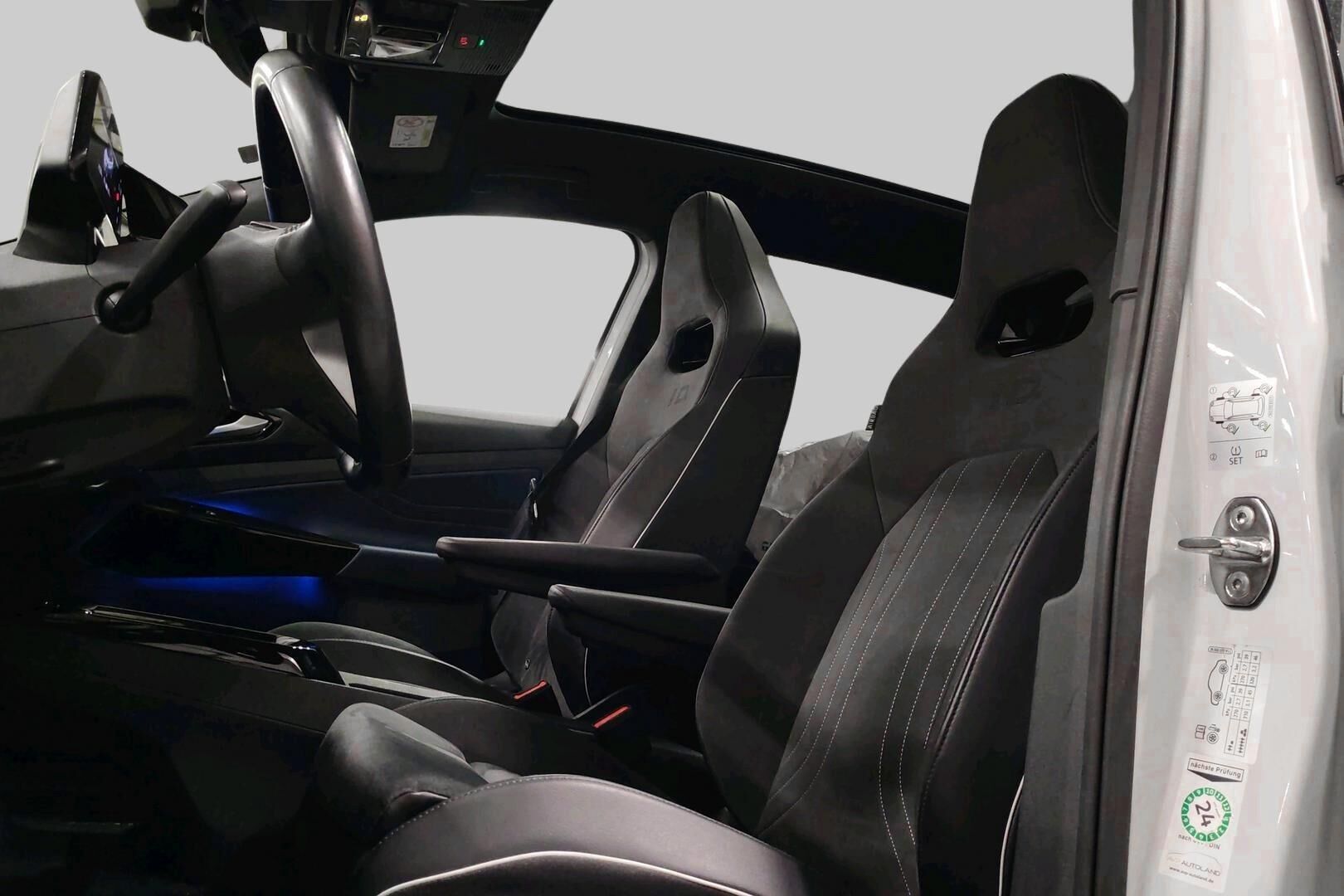 VOLKSWAGEN ID.4 iso kuva 2