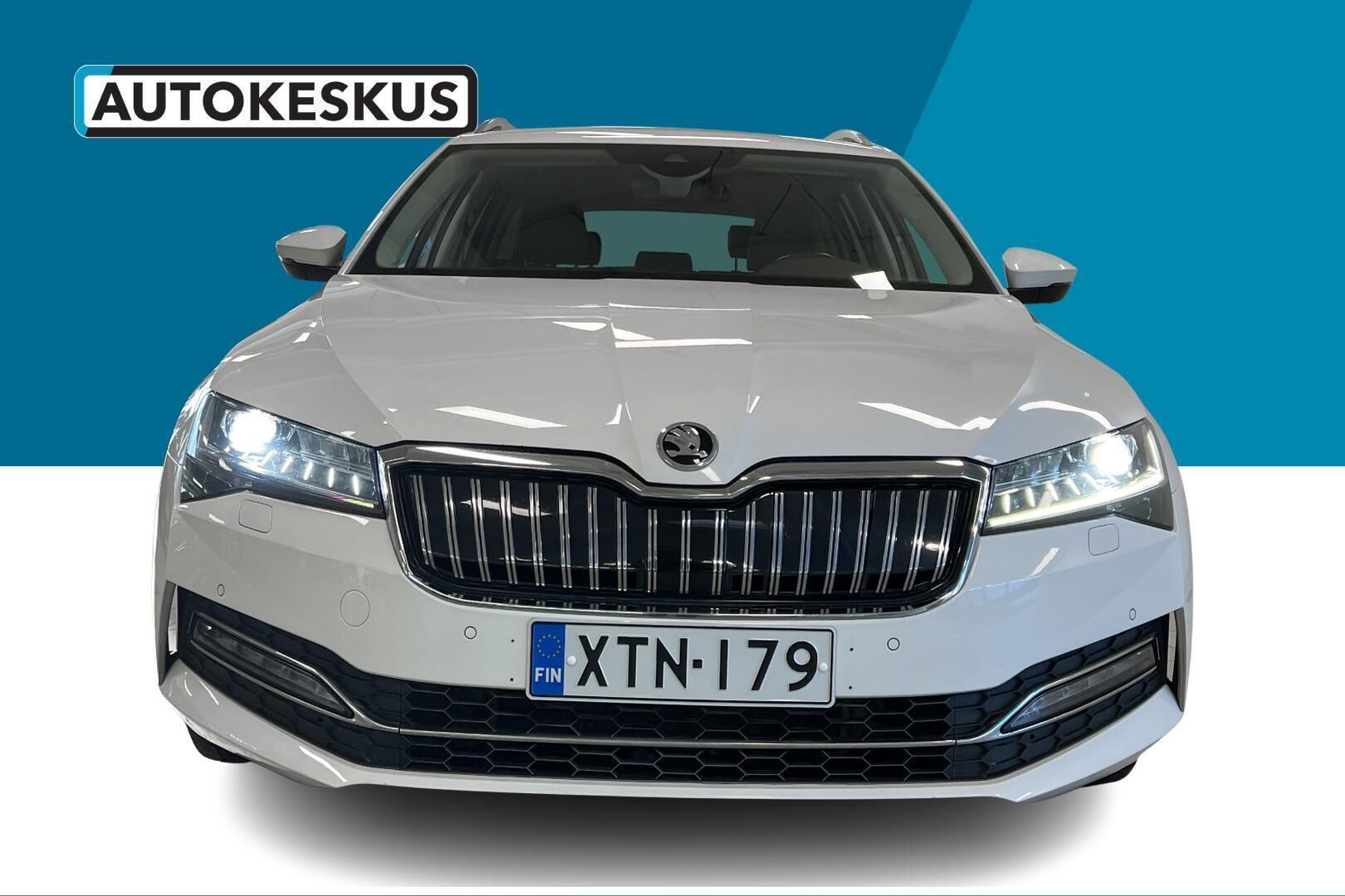 SKODA SUPERB iso kuva 1