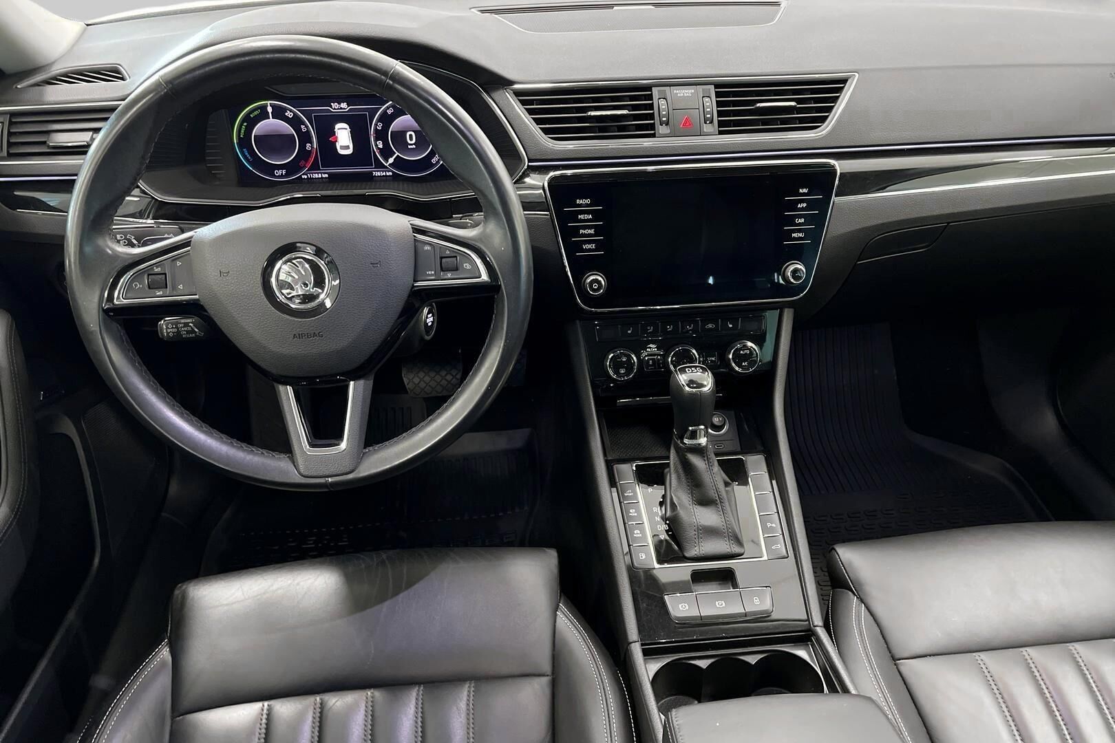 SKODA SUPERB iso kuva 11