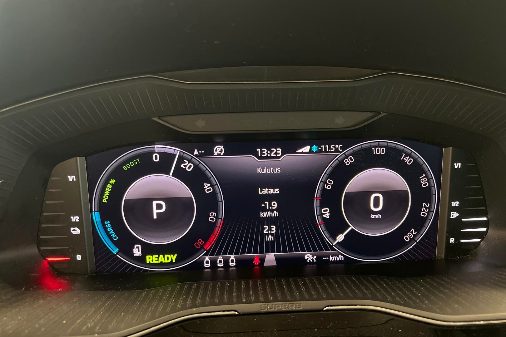 SKODA SUPERB iso kuva 13