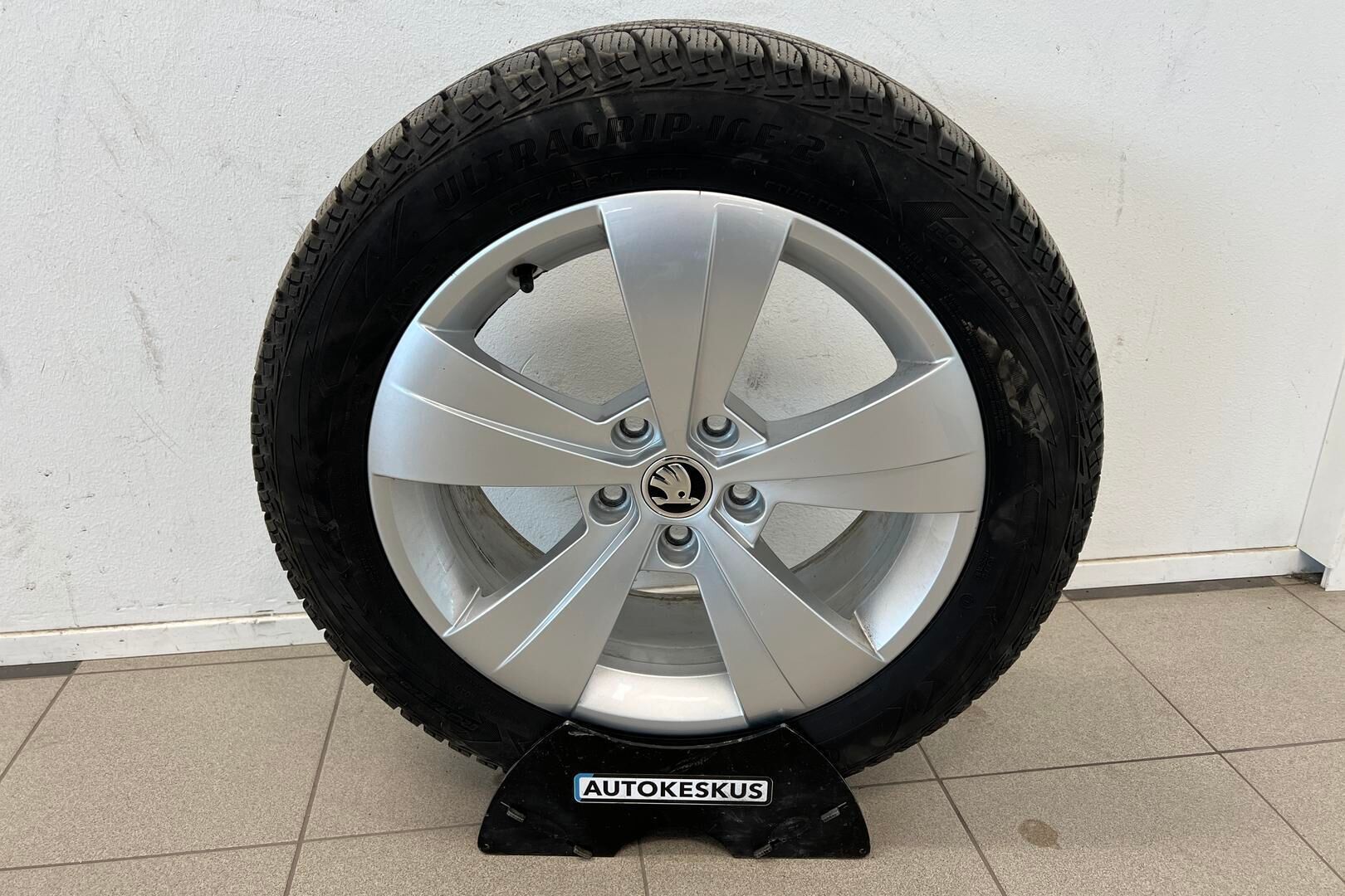 SKODA SUPERB iso kuva 13