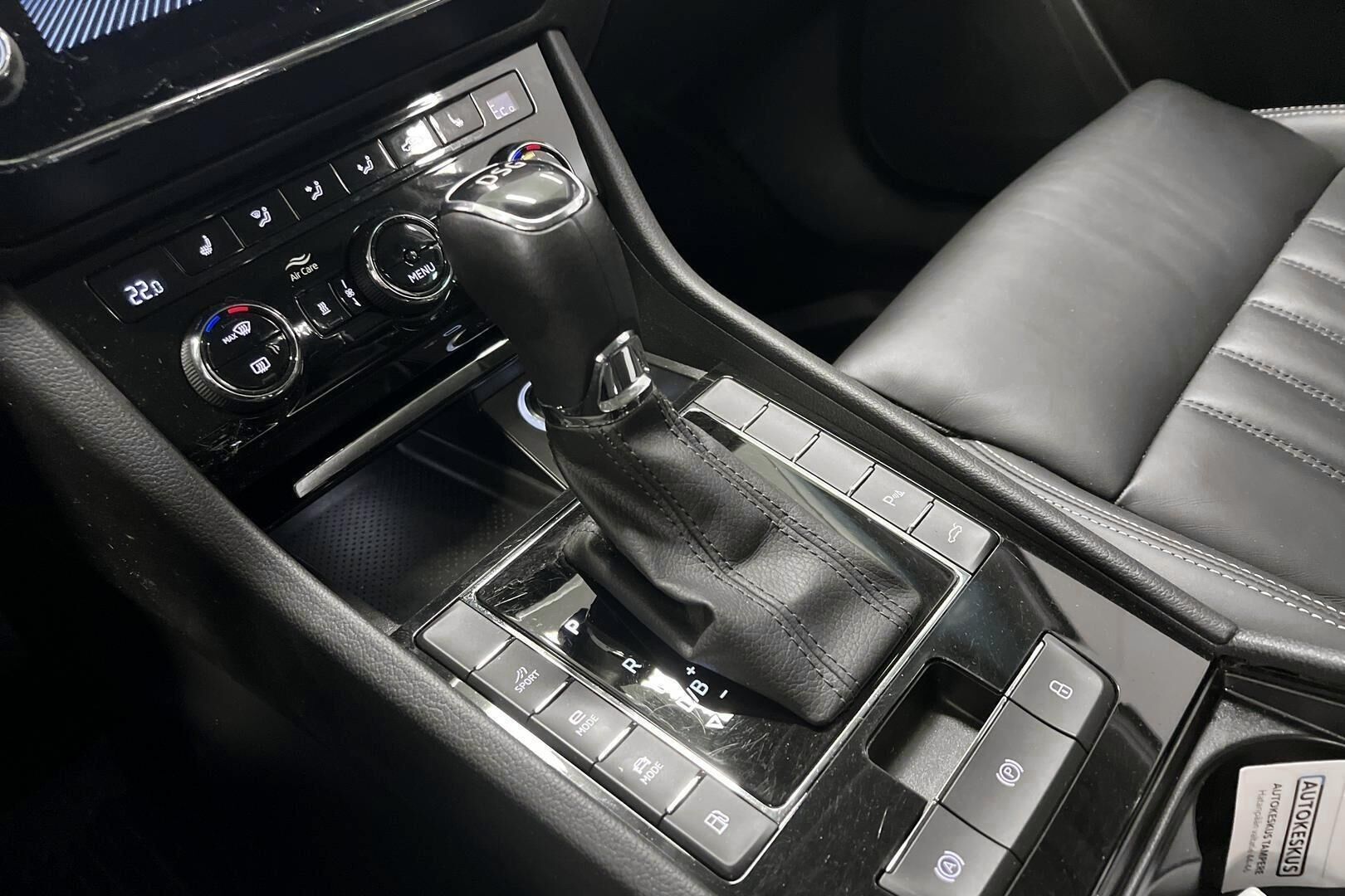 SKODA SUPERB iso kuva 15