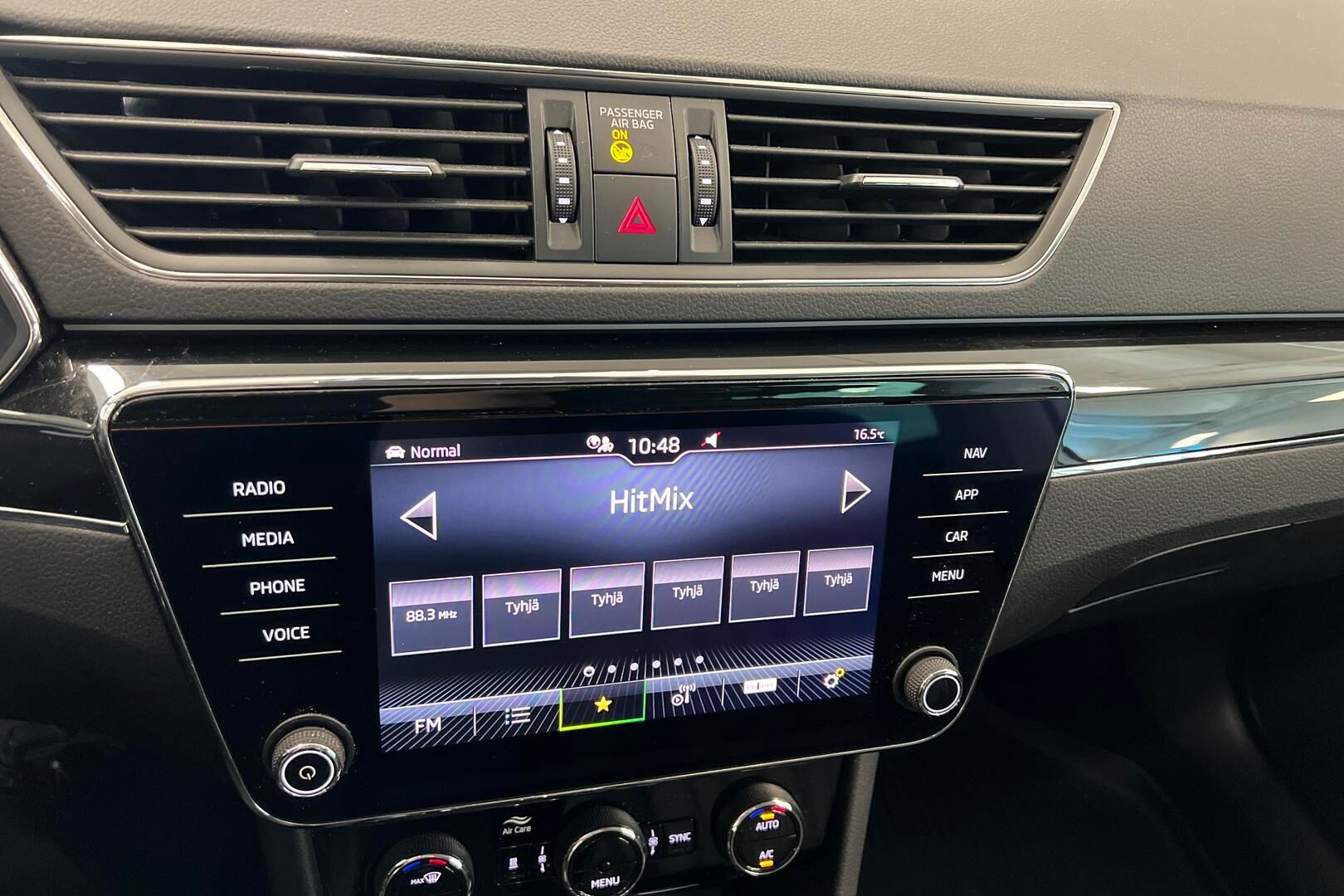 SKODA SUPERB iso kuva 15