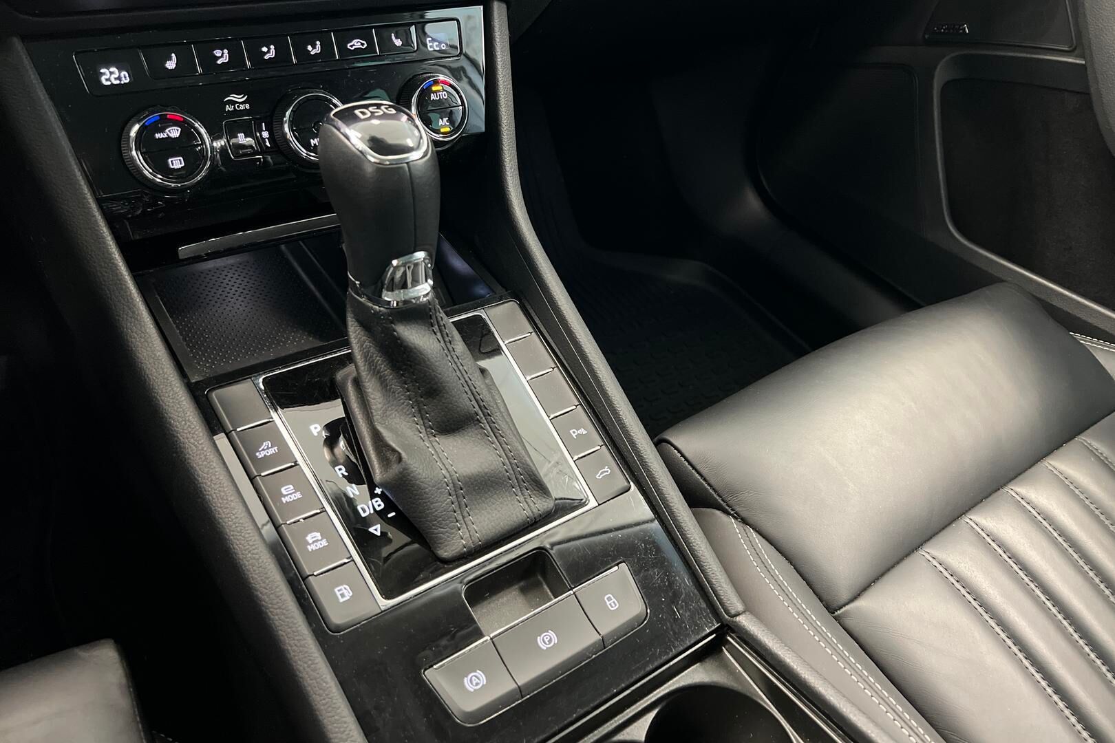 SKODA SUPERB iso kuva 16