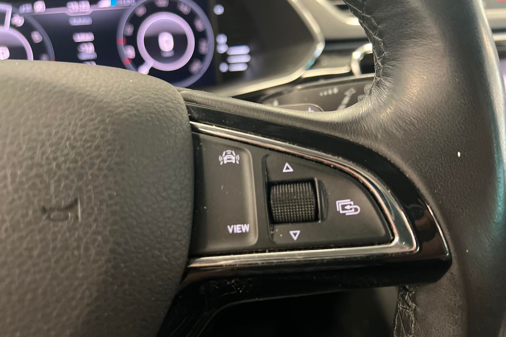 SKODA SUPERB iso kuva 17