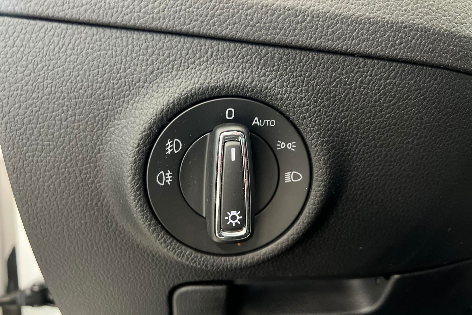 SKODA SUPERB iso kuva 19