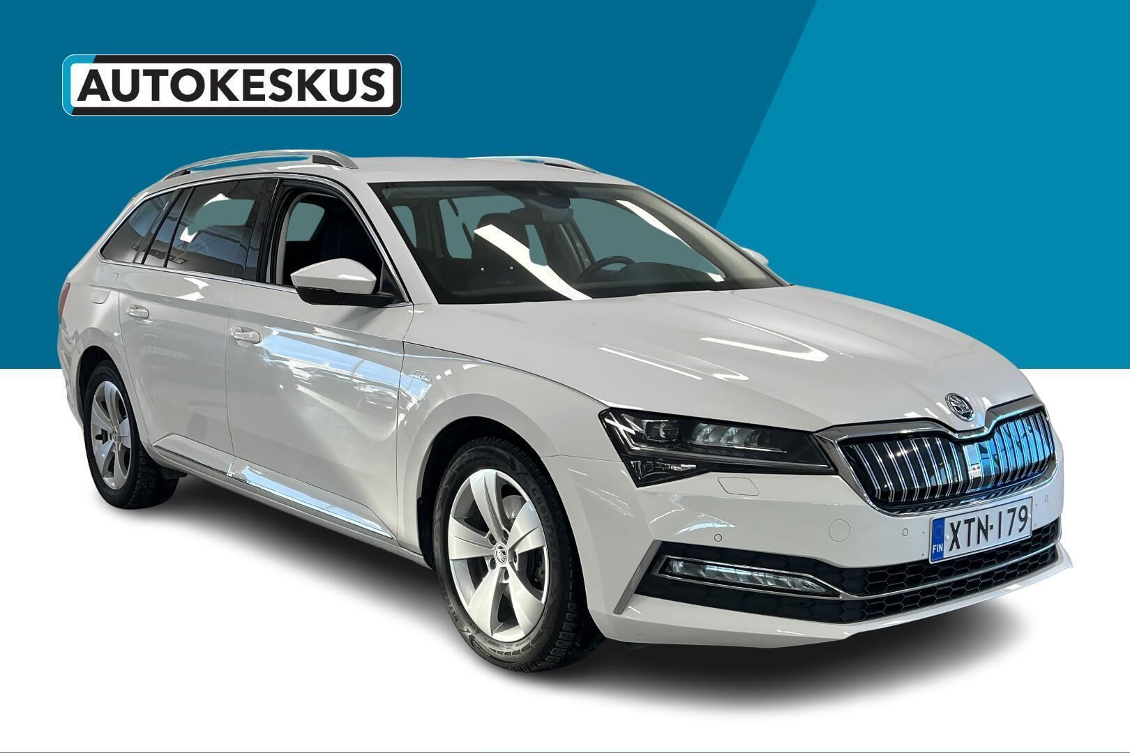SKODA SUPERB iso kuva 2