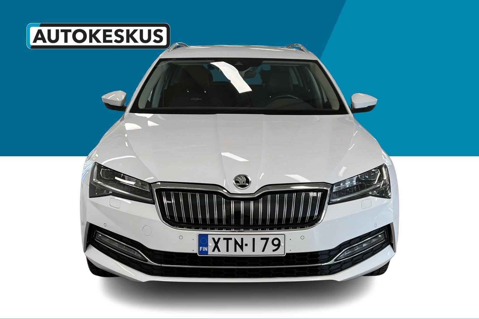SKODA SUPERB iso kuva 2