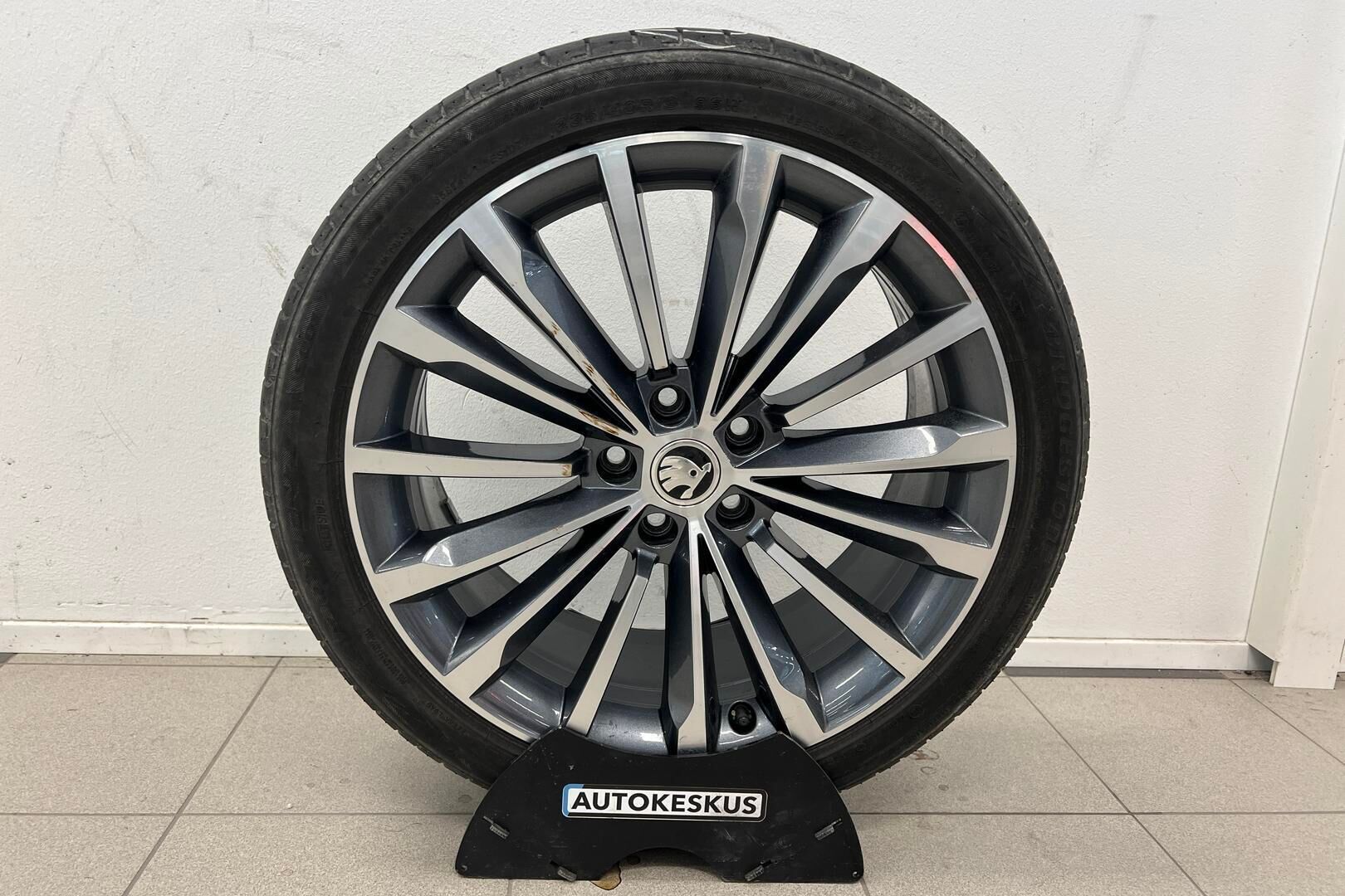 SKODA SUPERB iso kuva 20