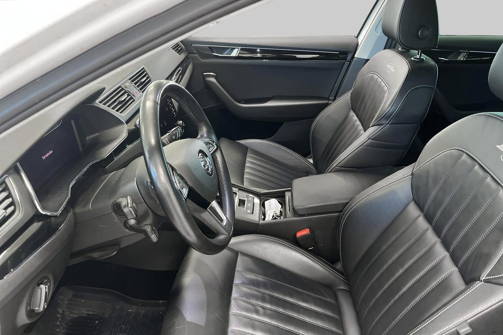 SKODA SUPERB iso kuva 8