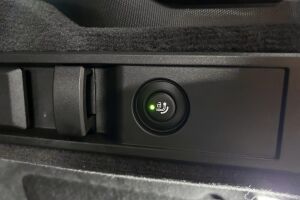 BMW 3-SARJA esikatselu 11