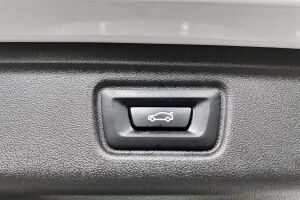 BMW 3-SARJA esikatselu 32