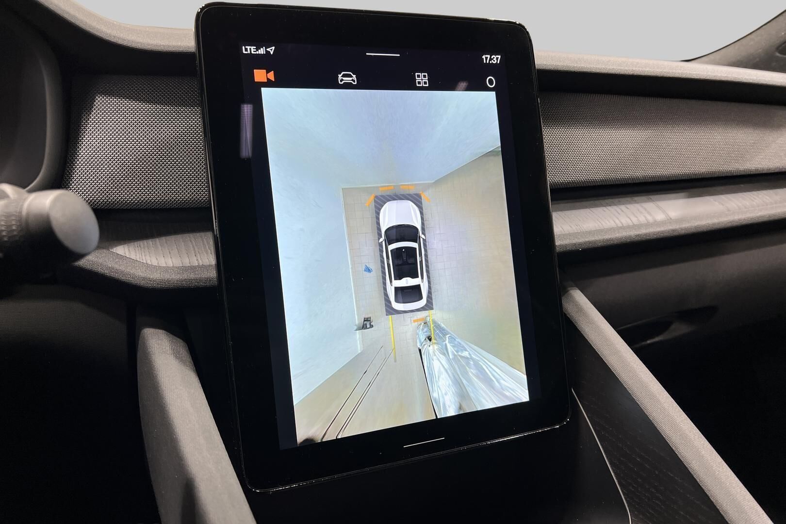 POLESTAR 2 iso kuva 14