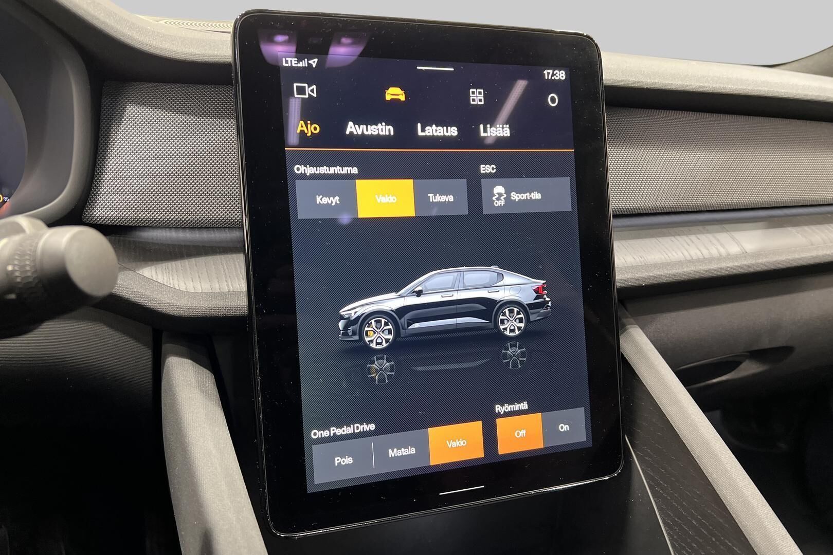 POLESTAR 2 iso kuva 17