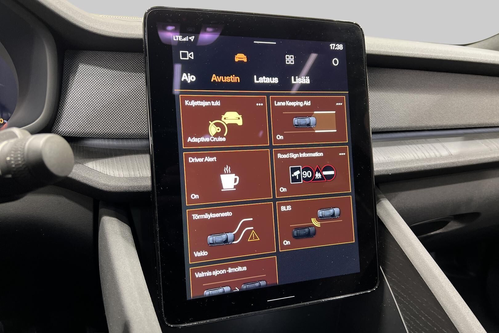 POLESTAR 2 iso kuva 32