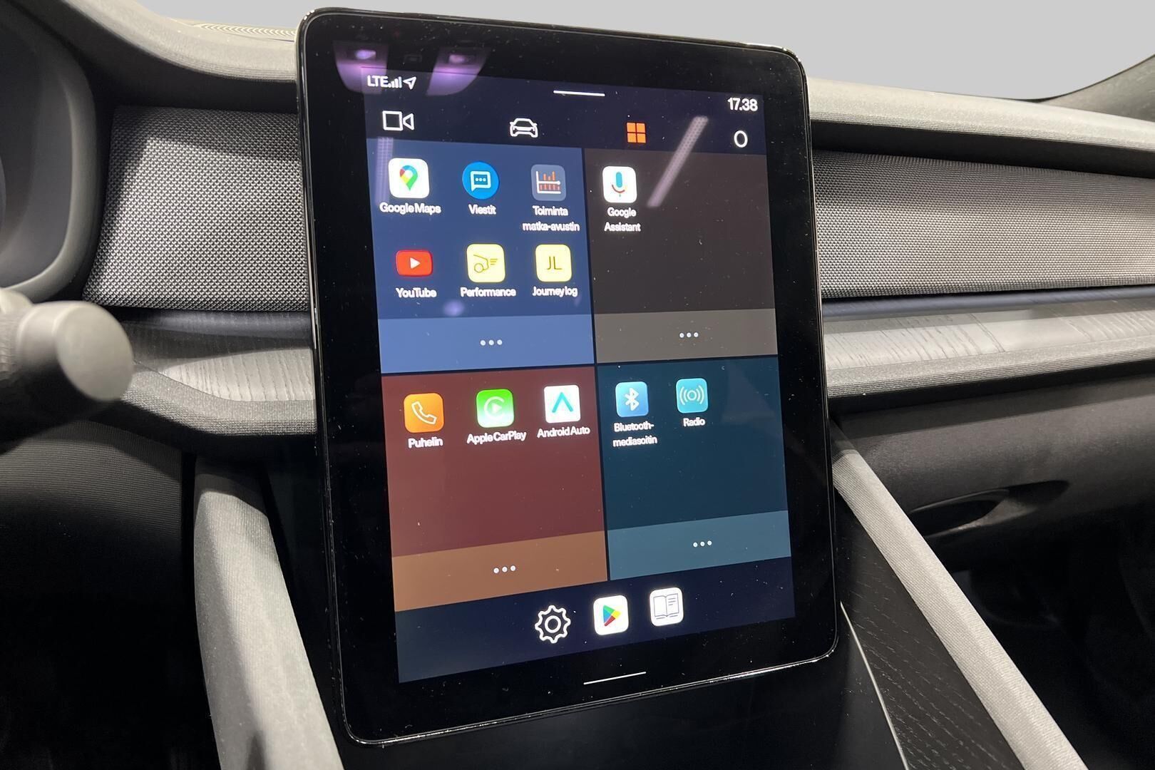 POLESTAR 2 iso kuva 19