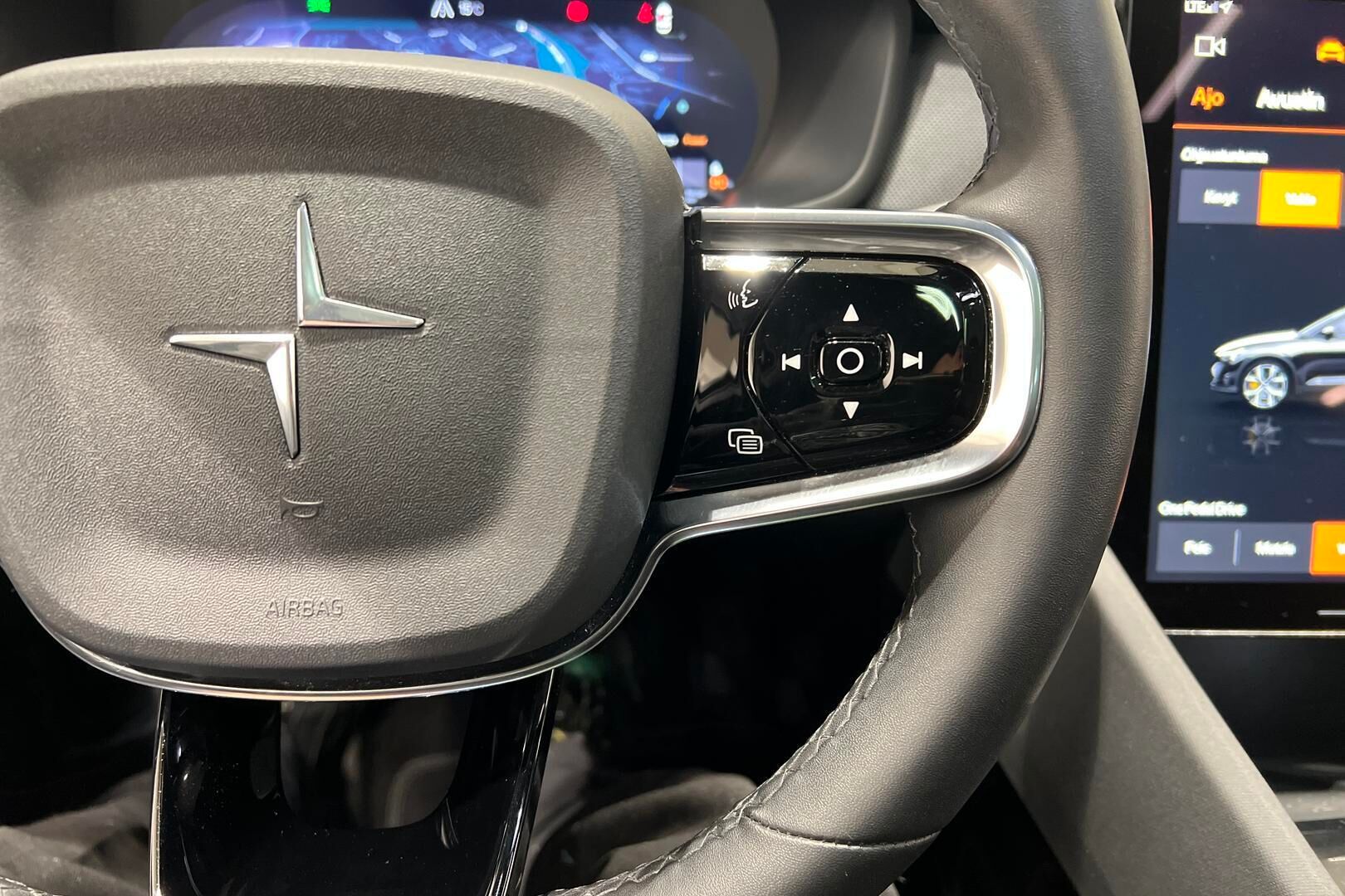 POLESTAR 2 iso kuva 22