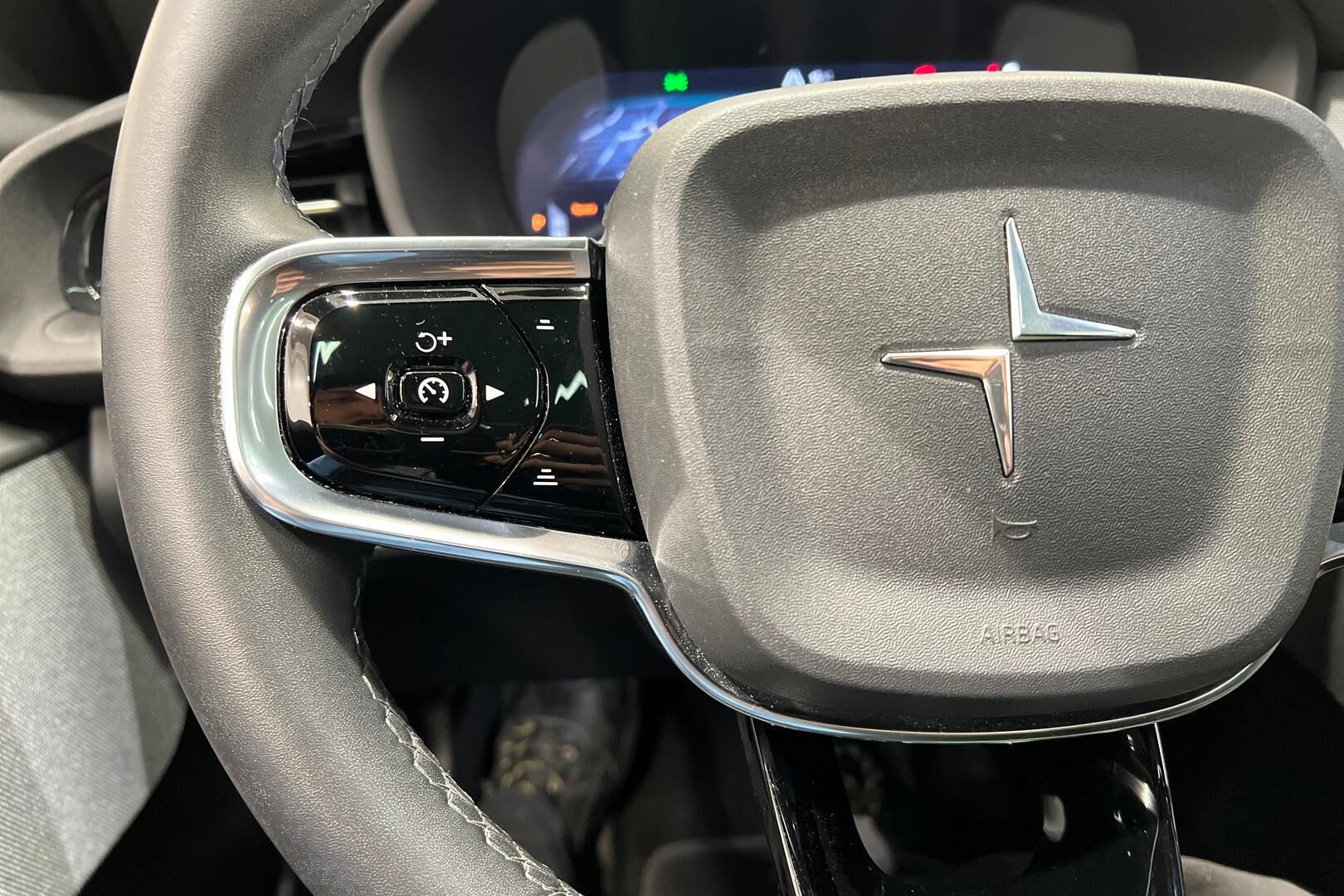 POLESTAR 2 iso kuva 23