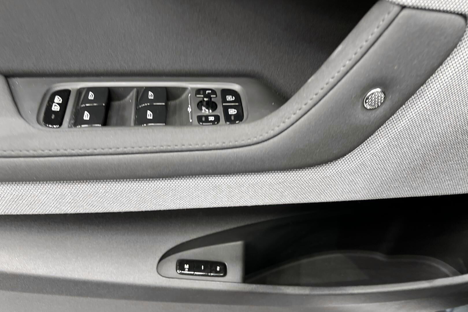 POLESTAR 2 iso kuva 25