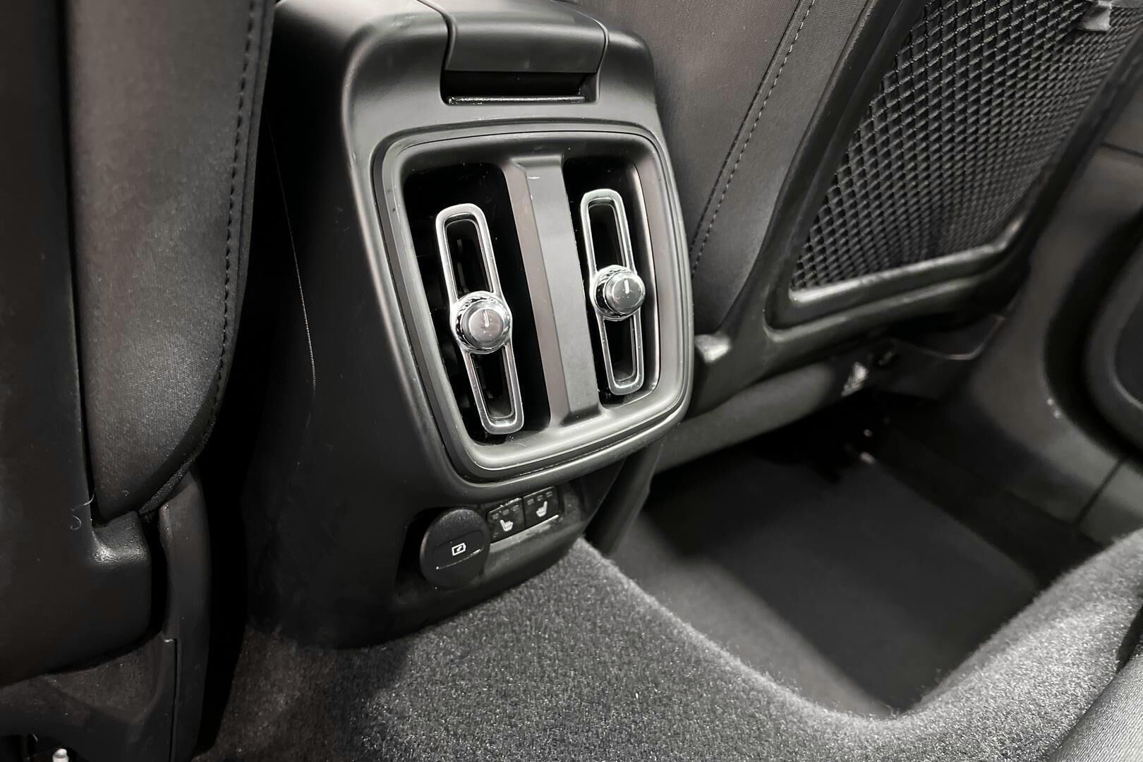 POLESTAR 2 iso kuva 28