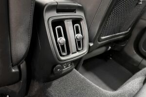 POLESTAR 2 esikatselu 28