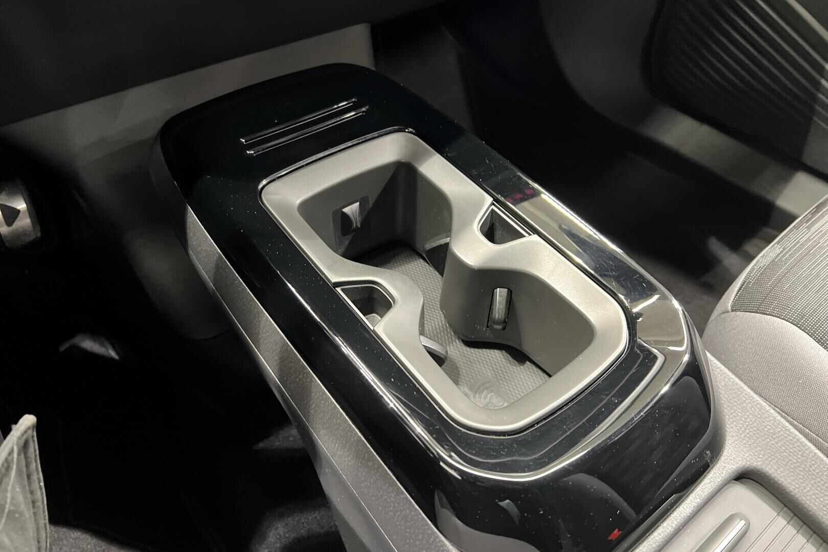 VOLKSWAGEN ID.4 iso kuva 26