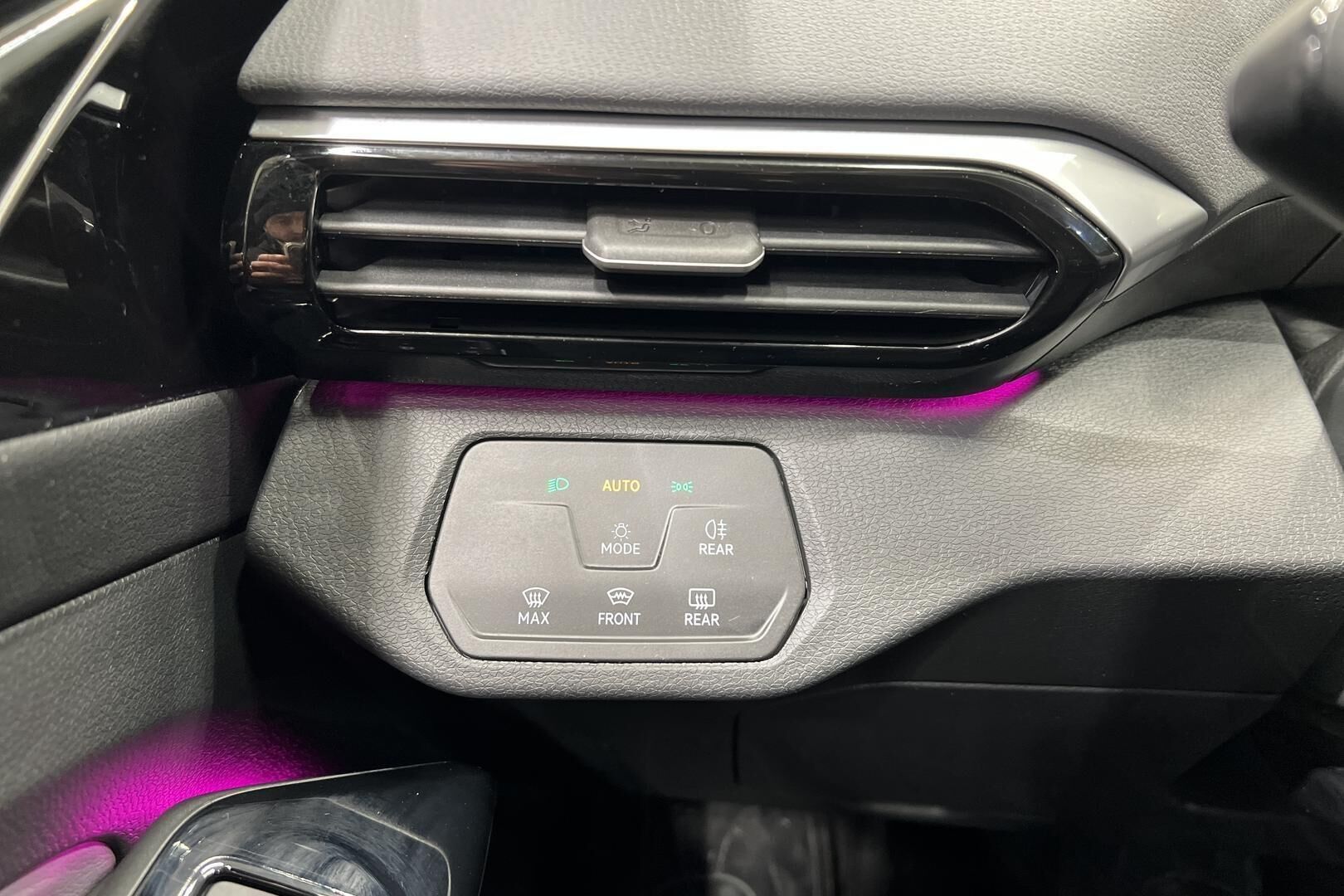 VOLKSWAGEN ID.4 iso kuva 31