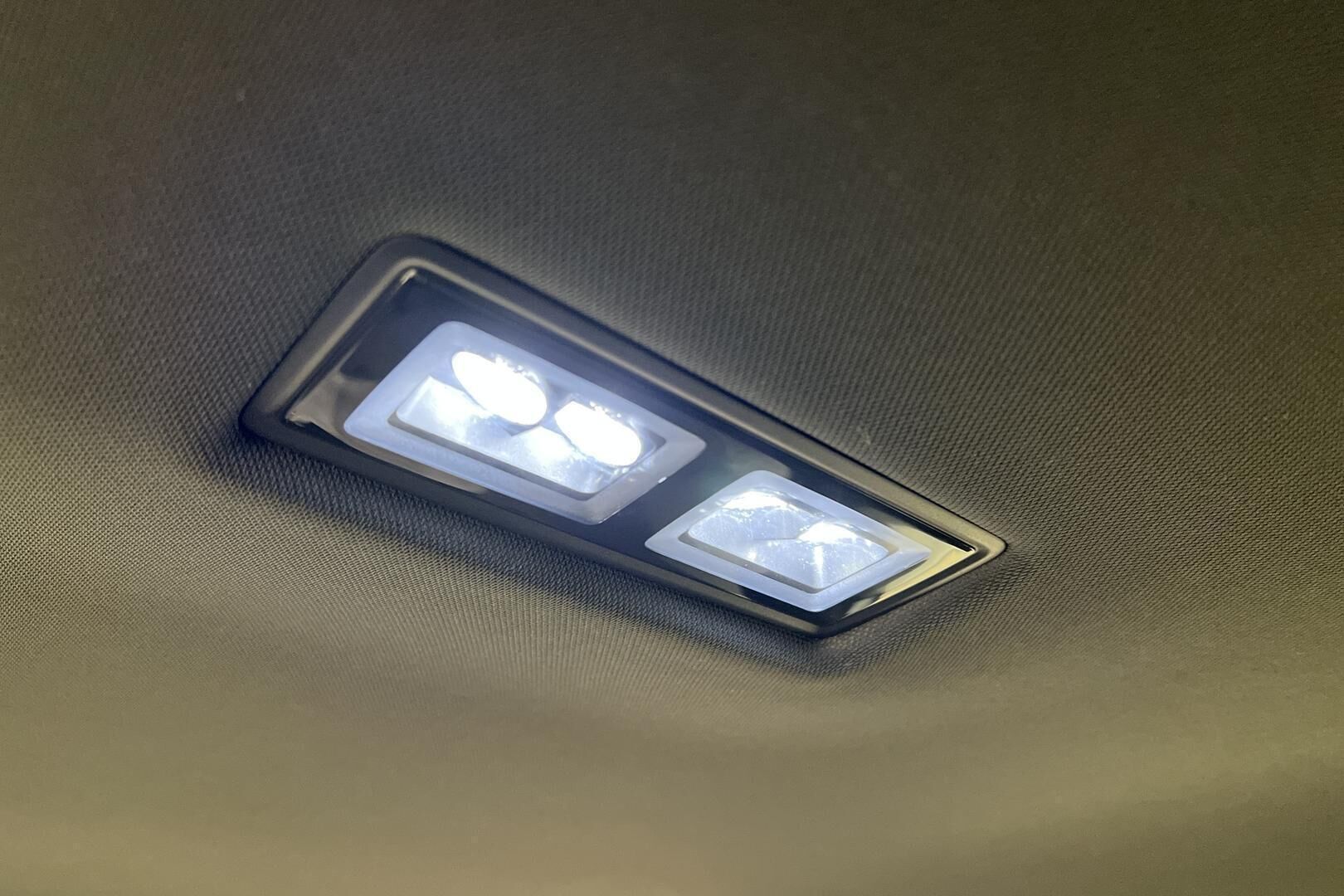 VOLKSWAGEN ID.4 iso kuva 38