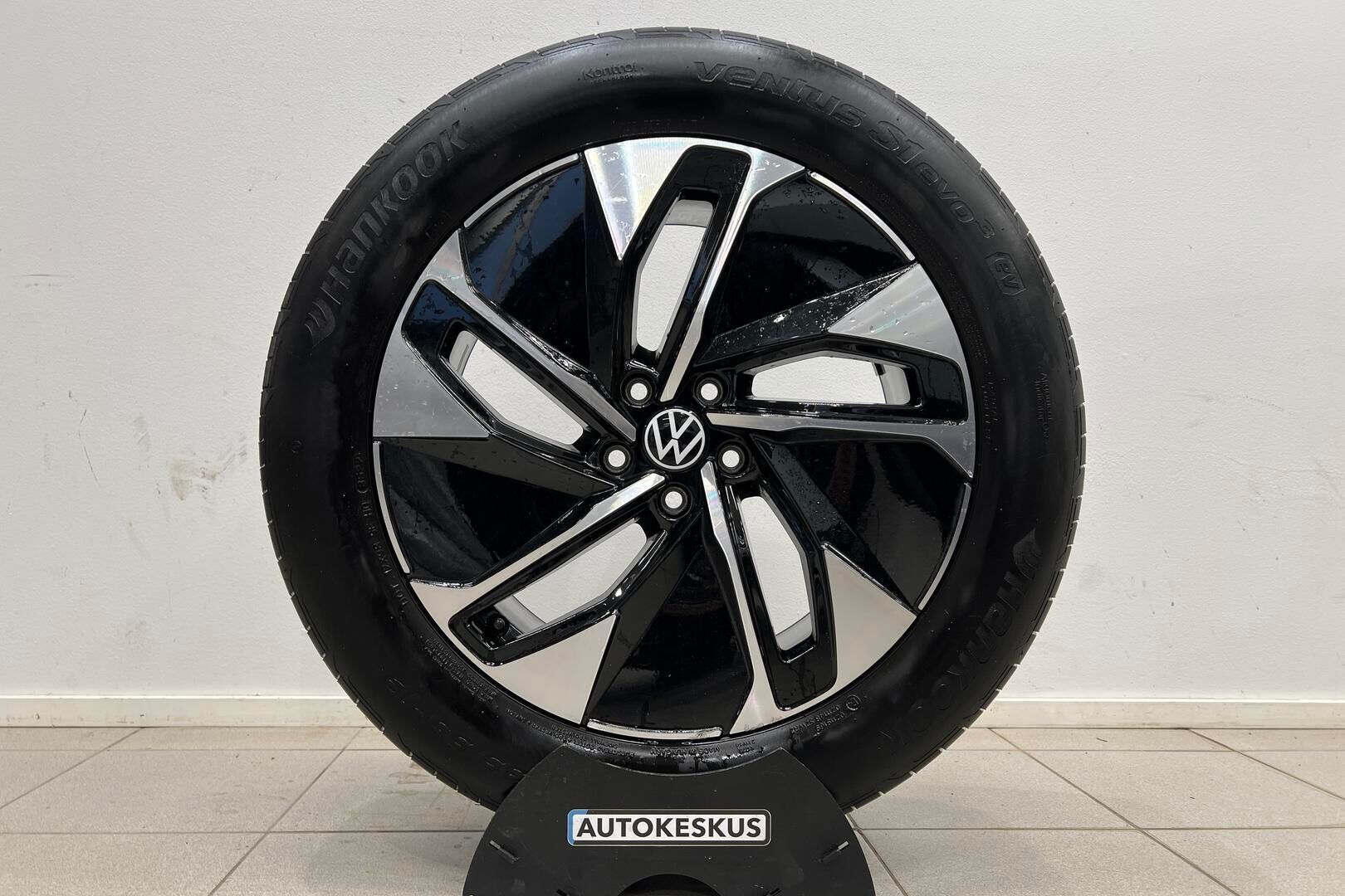 VOLKSWAGEN ID.4 iso kuva 39