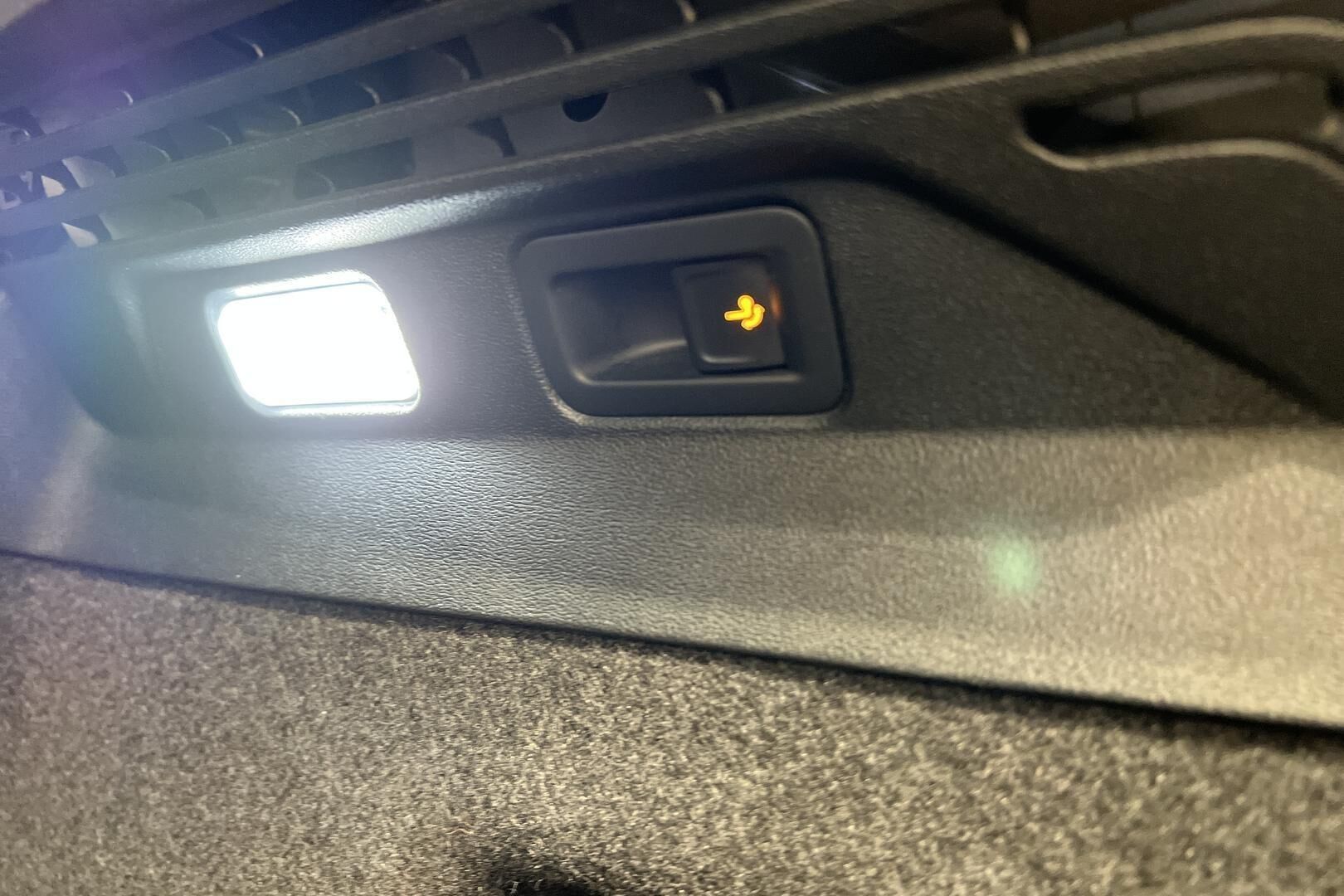 VOLKSWAGEN ID.4 iso kuva 40