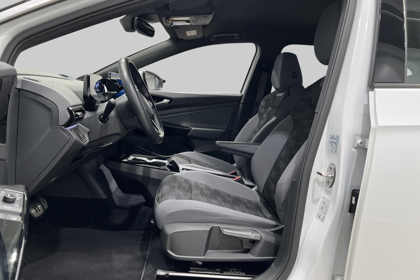 VOLKSWAGEN ID.4 iso kuva 25