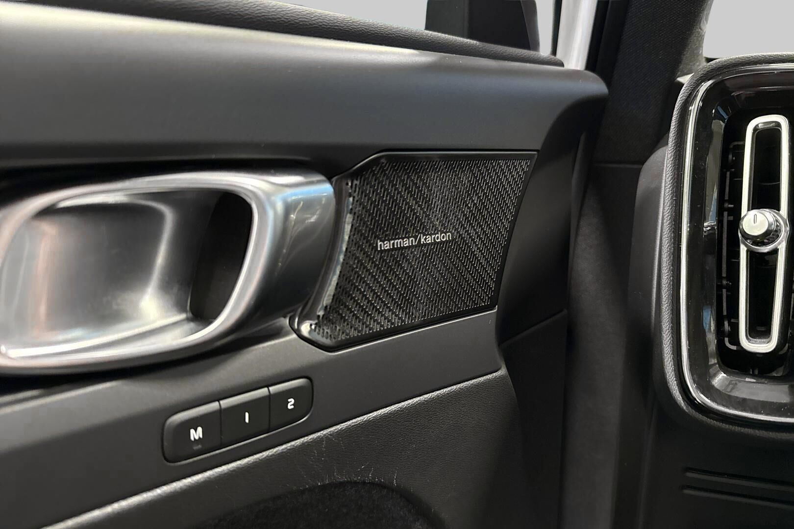 VOLVO C40 iso kuva 14