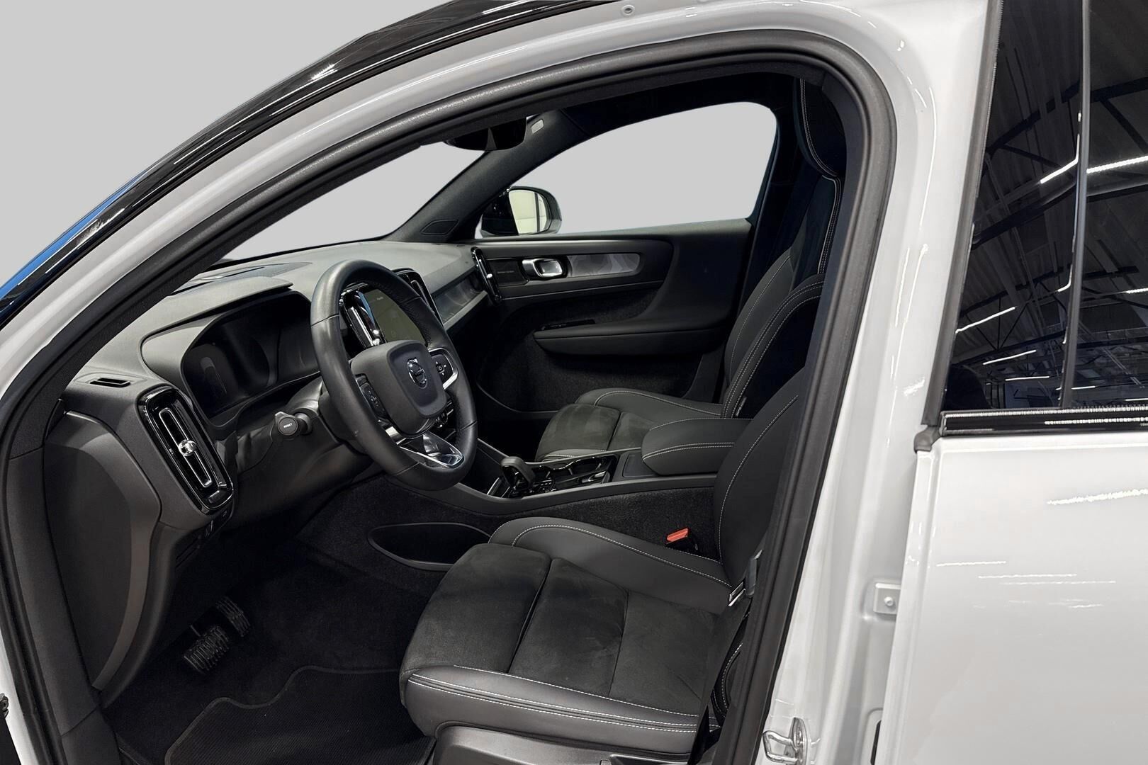 VOLVO C40 iso kuva 9